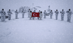İzmirli hayırseverlerden Mehmetçiğe anlamlı destek: 200 bere teslim edildi