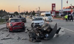 Kemalpaşa’da zincirleme kaza: 1’i çocuk 3 yaralı