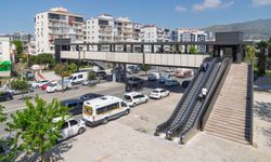 Karşıyaka ile Bayraklı’yı birbirine bağlayan Yeni Girne Yaya Üst Geçidi açıldı