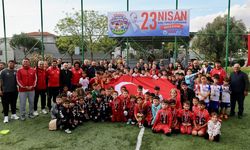 Menderes’te minik kramponlar 23 Nisan için sahaya çıktı