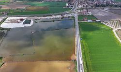 İzmir’de sağanak sonrası tarlalar göle döndü, ekim gecikti