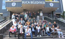 Buca'da memurlar iş bıraktı: Belediye önünde oturma eylemi başlatıldı