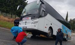 Şirince yolunda korkutan anlar: Tur otobüsü şarampole kaydı