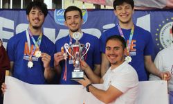 İzmir Ekonomi Üniversitesi eskrimde kupayı İzmir’e getirdi