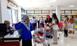 Bornova’da bayram desteği: 3 bin 500 ailenin Kent Market kartlarına kredi yüklendi