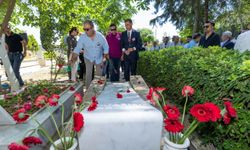 22 yıl sonra aynı saygı ve özlem... Piriştina kabri başında anıldı