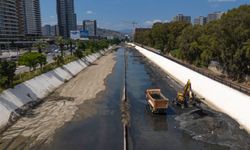 İzmir'deki dere yataklarında temizlik mesaisi sürüyor: Körfez'e akmaları önlenecek!