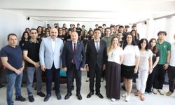 Bakırçay Üniversitesi Rektörü Akpınar liselerde geleceğin mesleklerini anlattı