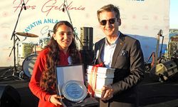 Çeşme’de en çok kitap okuyan öğrenciler ödüllendirildi