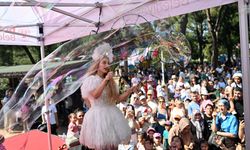 İzmir'de yaz karnavalı! Binlerce çocuk doyasıya eğlendi