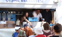 Çeşme'de aşure bereketi: Başkan Denizli kazan başına geçti!