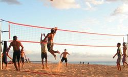 Menderes sahillerinde plaj voleybolu zamanı