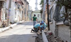 Konak’ta doğal gaz sonrası asfalt ve kaldırım mesaisi: 5 mahallede 24 sokak aynı anda yenileniyor