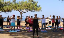 Sahilde spor keyfi: Menderes Belediyesi’nden ücretsiz kurs