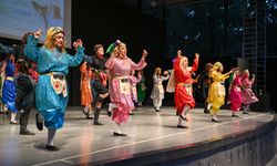 Bornova'da kursiyerlerden görsel şölen... "Dansın renkleri" büyüledi