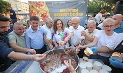 Yüzlerce Karşıyakalı aşurenin bereketini paylaştı