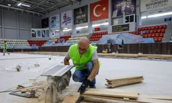 Celal Atik Spor Salonu'nda çatıdan havuza yenileme başladı