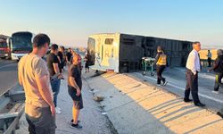 İstanbul-Kuşadası otobüsü Kütahya'da bariyerlere çarpıp devrildi: 31 yaralı