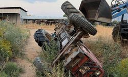 Tümseğe çarpan traktör devrildi, 16 yaşındaki çocuk ağır yaralandı