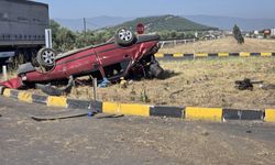 Bayındır’da kaza: Ters dönen otomobilin sürücüsü yaralandı