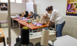 Bornova'daki el sanatları kursu, kanser hastası kadına umut oldu