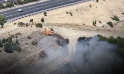 Buca’da otoban kenarında çıkan yangına hızlı müdahale!