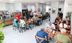 İzmir'deki dar gelirli vatandaşlara can suyu oluyor: Kent Lokantaları'nda 'Askıda Yemek' uygulaması!