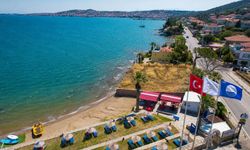 Ayvalık Belediyesi plajlarında Mavi Bayraklar göndere çekildi