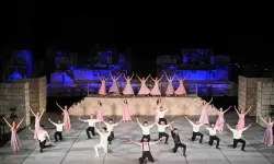 Carmina Burana Efes Antik Tiyatrosu’nda 2 bin kişiyi büyüledi
