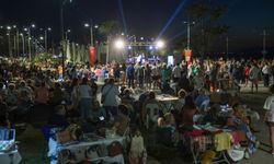 Karantina’da renkli buluşma: Gece Kermesi, gün batımı konseri ile taçlandı