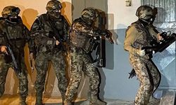 İzmir Bornova'da ev değil adeta cephanelik: 4 ruhsatsız tabanca ve 65 fişek ele geçirildi!