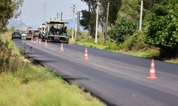 Efes Selçuk’ta 35 yıllık yollar asfaltla yenileniyor
