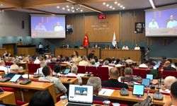 İzmir Büyükşehir Belediye Meclisinde yeni dönem: Canlı yayın kararı geri çekildi