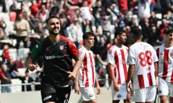 Karşıyaka golcüsüyle yeniden masaya oturuyor