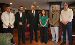 Karşıyaka Spor Kulübü'nün yeni yönetiminden Başkan Yıldız Ünsal'a ziyaret