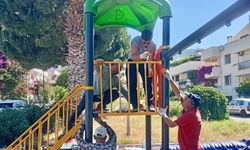 Menderes'in sahil mahallelerindeki parklara yeni oyun grupları kuruldu