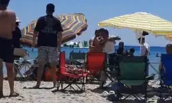 İzmir Çeşme Altınkum Plajı’nda “Şemsiye açamazsın” kavgası kamerada