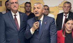 İzmir’de MHP’ye toplu katılım: Mardinliler Federasyonu’ndan 278 kişiye rozet takıldı