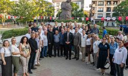 Srebrenitsa kurbanları Bornova’da karanfillerle anıldı