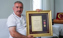 İzmir’de yaşayan 15 Temmuz gazisi o geceyi gözyaşlarıyla anlattı