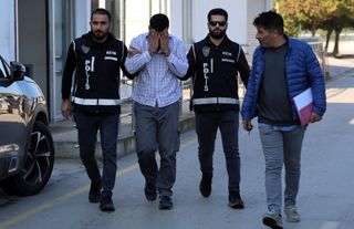 Adana'da 2 polis 1 MİT kimliği olan klima tamircisine gözaltı