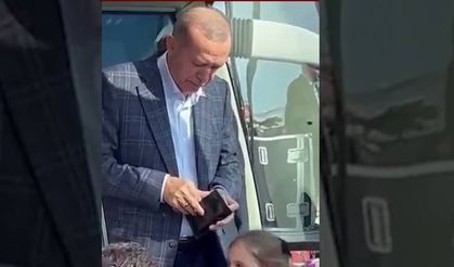 Erdoğan'ın para dolu cüzdanı kapanmayınca sosyal medyada gündem oldu