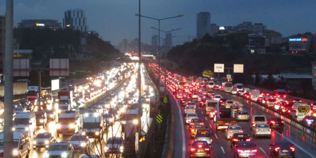 İstanbul'da 'okul' trafiği: Yoğunluk yüzde 70'i aştı!