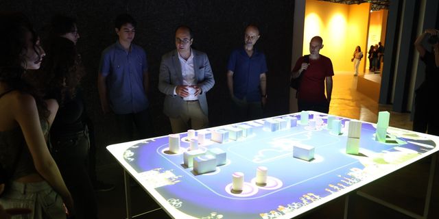 İki Çizgi Arasında sergisi İzmir’de kapılarını açtı: İzmir’in gelecek rotası bu sergide
