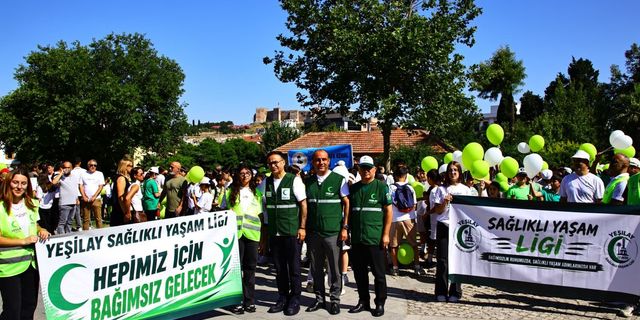 İzmir’in Sağlıklı Yaşam Hareketi Selçuk’ta sürdü: Öğrenciler bağımlılığa karşı yürüdü