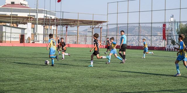İzmir’de U-12 Cup başladı: 80 takım şampiyonluk için oynuyor