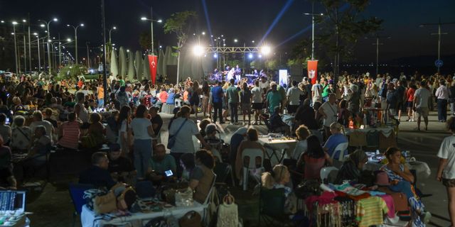 Karantina’da renkli buluşma: Gece Kermesi, gün batımı konseri ile taçlandı
