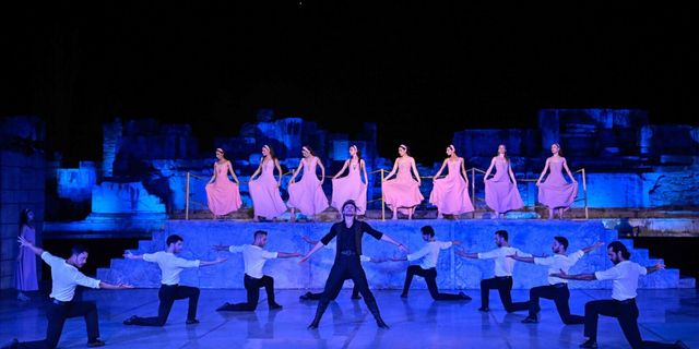 Efes Antik Tiyatrosu’nda “Zorba” balesine alkış tufanı