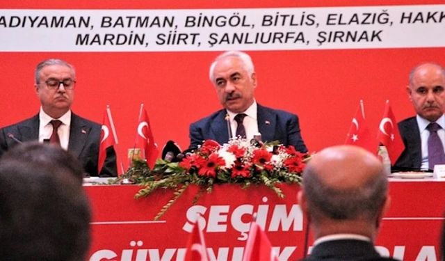 18 yaşından küçükler seçim broşürü dağıtamayacak!