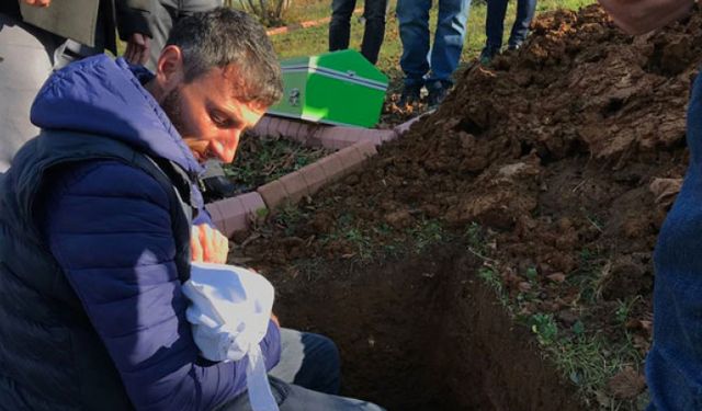 8 aylık oğlunun kefenini çözüp son kez sevdiği anlar yürekleri dağladı